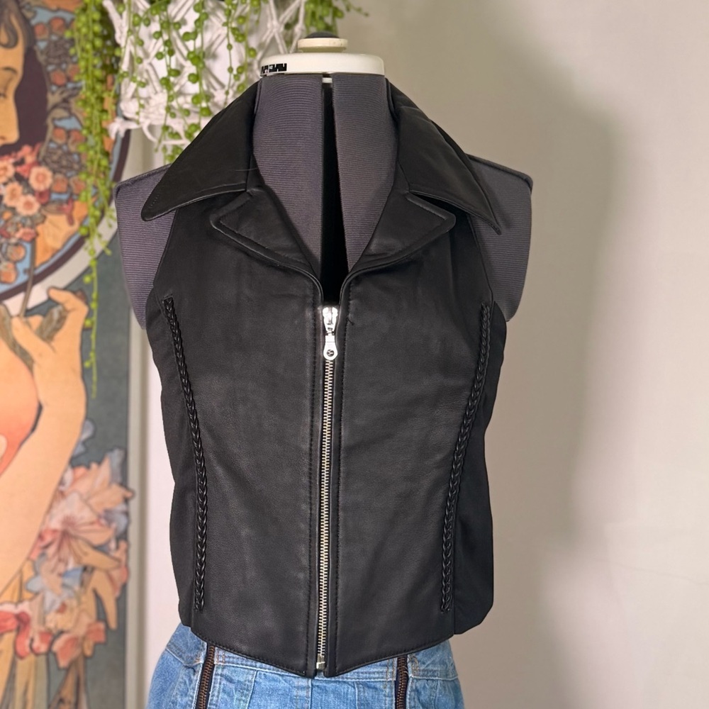 NWT Women’s Black Leather Front Zip Vest With Fun Braided Open Back Halter Top - Picture 4 of 7